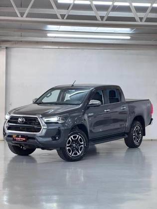 TOYOTA HILUX 2.8 D-4D TURBO DIESEL CD SRX 4X4 AUTOMÁTICO